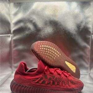 Adidas Yeezy 350 v2 CMPCT red